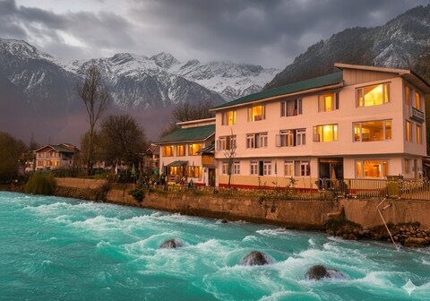 Hotel Sun Shine(River Retreat)