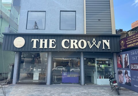 HOTEL THE CROWN