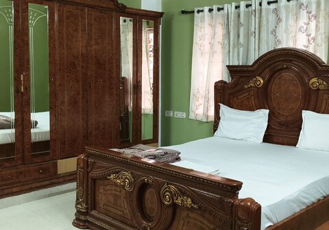 Hill Street Service Apartment