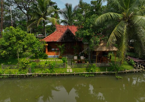 Little Chembaka Private Villa with River View