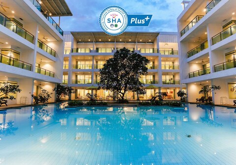 The Old Phuket - Karon Beach Resort