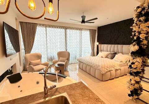 Luxe Key Studio Jacuzzi Apartments - M3M One Key