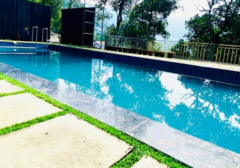 Eco Munnar | Serene Jungle Stay with Swimming Pool