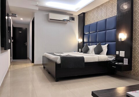 Chandigarh Grand & Banquet Near Sukhna Lake, IT Park & Railway Station
