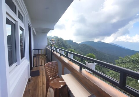 HOTEL PINEVIEW ESCAPES