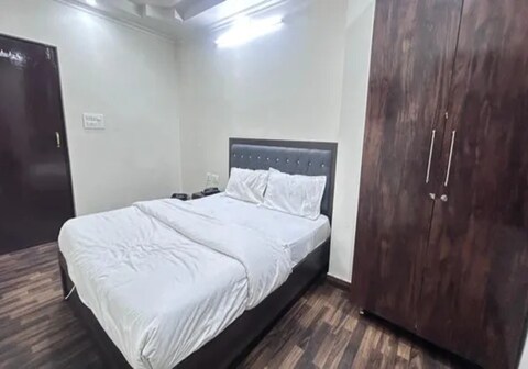 FabHotel Deep