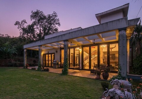 StayVista at Shiraz 4 BHK Villa