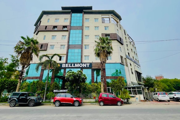 Bellmont Hotel @ Botanical Garden Metro Station