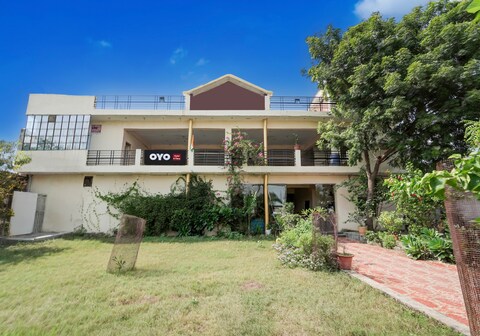 Hotel O ONMT Inter College Kanpur Formerly Mangalam Palace