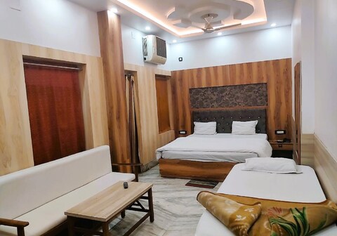 Hotel Aditya Plaza