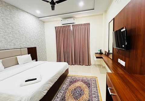 FabHotel Lakewood Gardenia