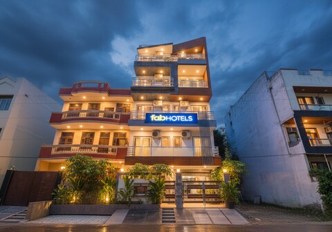 FabHotel Star Corporate Suite Nr. Medanta- The Medicity & Park Hospital, Gurugram