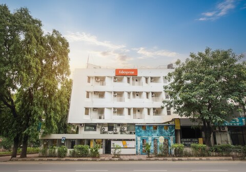 FabHotel Kalyan