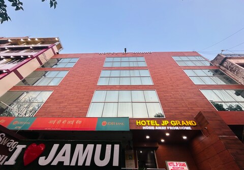 Hotel J P Grand