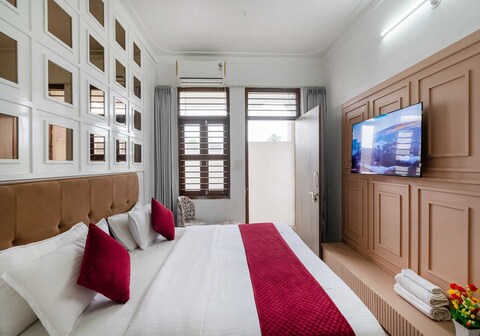 The Sunset View 5BHK Villa Pvt Pool DanCenter