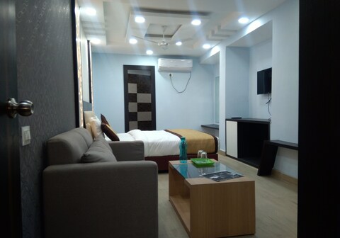 Aditya International, Motihari