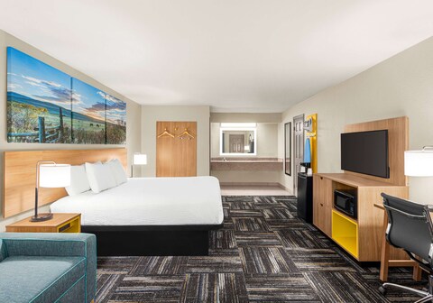 Days Inn by Wyndham Paris