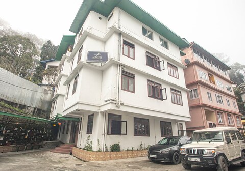 Magpie Mall Road Residency (MG Marg)