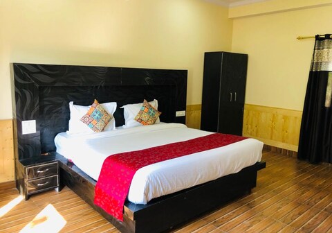 Aarini luxury home stay