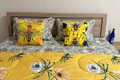 Bumble bee, Jaipur Bumble bee, Jaipur