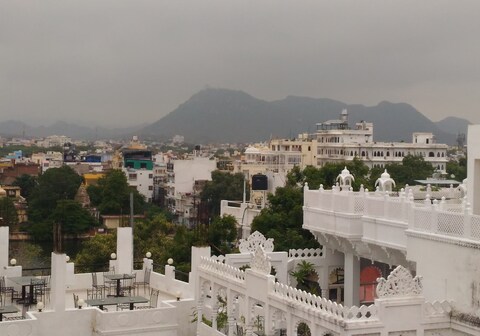 Hotel Ishwar Palace by the Lake Pichola