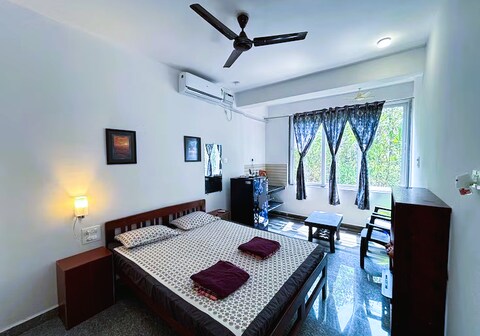 Studio peaceful path R5 by Mukund Sadan Arambol