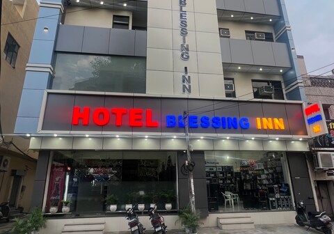Hotel Blessing Inn