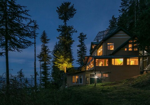 StayVista | The Corner House