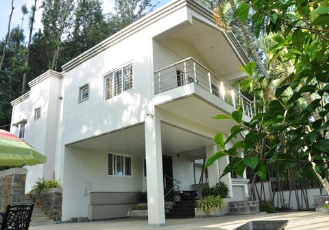 JSR Home Yercaud | Suites & Wi-Fi