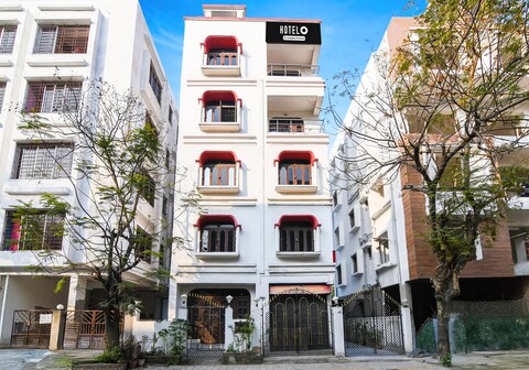 Super Hotel O Biswa Bangla Sarani