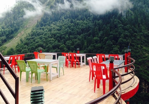 Hotel Blue Diamond Tosh (25kms from kasol)