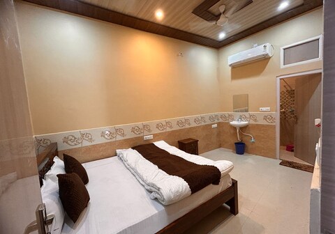 shyama shyam dham unite of vrindavan wala