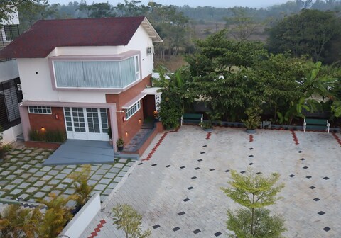 Shaiva urban retreat