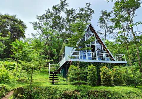 Forest valley cottage marrotichal