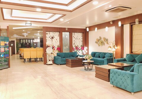 Hotel Raj Palace By MD Hotels (3km from Bus & Railway Station)