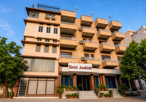 Hotel Aashish