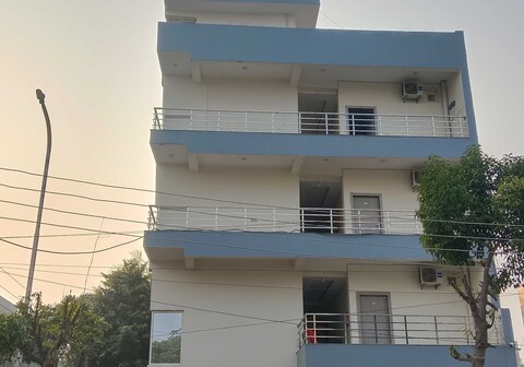 Townhouse Noida Sector 70 Formerly Palm Paradise