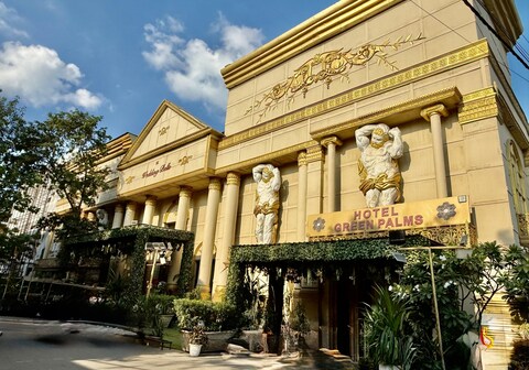 Green Palms Hotel -- Check in @ 9:00 A.M.