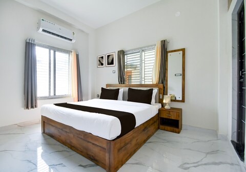 Super Collection O VIP Road Near Golden Beach