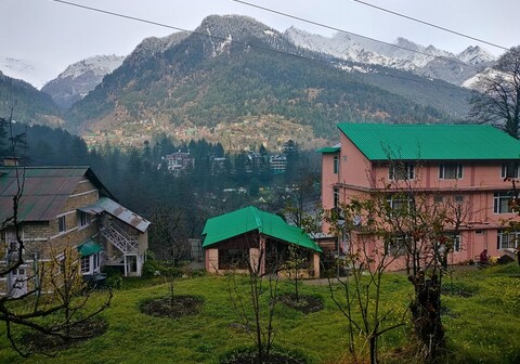 Iris Cottage & Cafe Manali