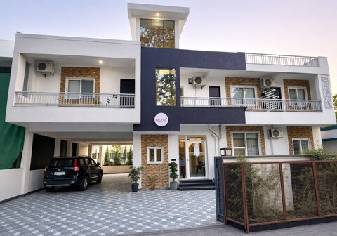 Live Free Hostel | Rooms & Dorms