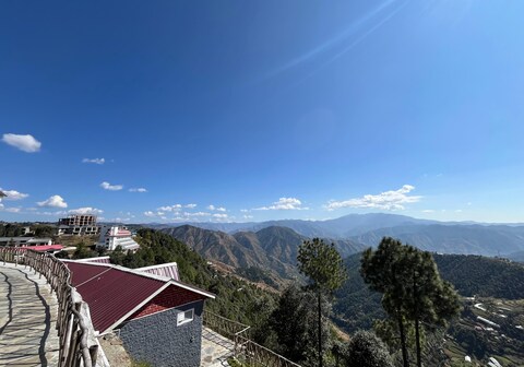Hadley Inn Cottages Chail