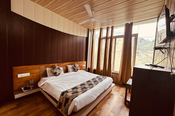 Sleeping Beauty Hotel (Mountain View Property)