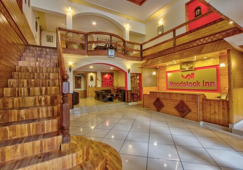 Woodstock Inn ( 800 mtrs from Mall Road )