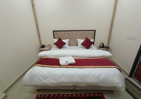 Hotel O Home HOTEL SIYA BIHARI Homestay