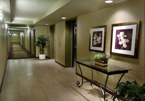 Hilton Winnipeg Airport Suites