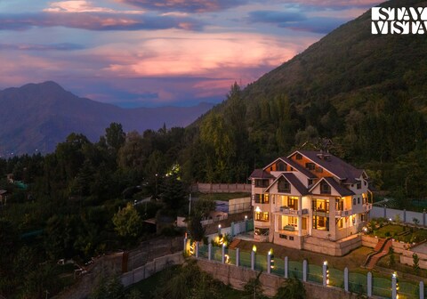 StayVista at Lakeside Panorama