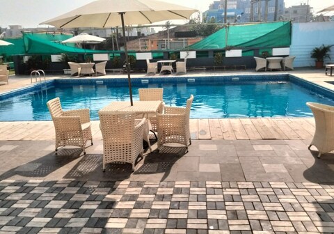 Hotel Rivera (Beach Facing)