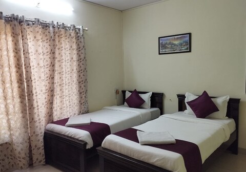 Zenith Shared Apartments in 3BHK Bandra