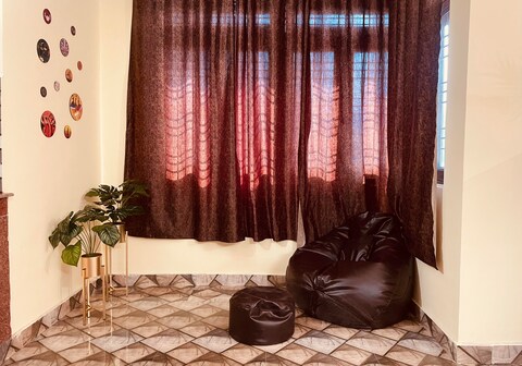 3 bk apt at prime location